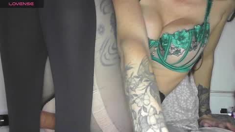 Snapshot of nicky123xox chatting on 12/17/24, 12:11 siem v veen thank you for the offline tip today xxxx online show from 12/17/24, 12:11