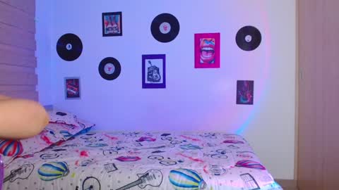 Snapshot of nicky_lucy_m chatting on 12/04/24, 11:02 lucy online show from 12/04/24, 11:02