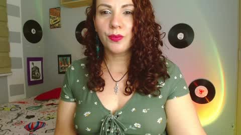 Snapshot of nicky_lucy_m chatting on 12/24/24, 06:33 lucy online show from 12/24/24, 06:33