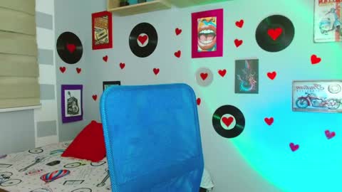 Snapshot of nicky_lucy_m chatting on 02/18/25, 07:10 lucy online show from 02/18/25, 07:10