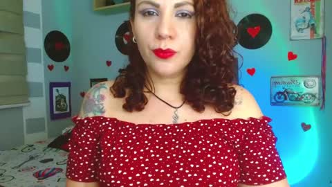 Snapshot of nicky_lucy_m chatting on 02/26/25, 06:15 lucy online show from 02/26/25, 06:15