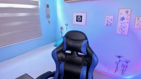 Snapshot of nicky_lucy_m chatting on 10/14/25, 09:15 lucy online show from 10/14/25, 09:15