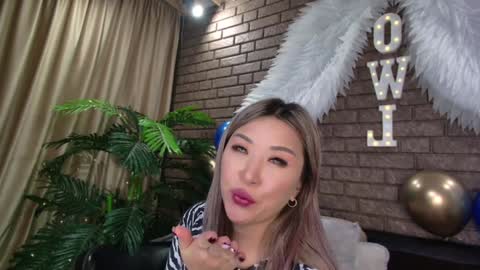 Snapshot of nicky_owl chatting on 12/13/24, 03:00 Today is my 41st birthday And in 2 hours Im waiting for you on the stream Stock up on tokens and a good mood Nicky online show from 12/13/24, 03:00