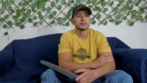 Snapshot of nicky_vance chatting on 03/08/25, 08:03 nicky online show from 03/08/25, 08:03