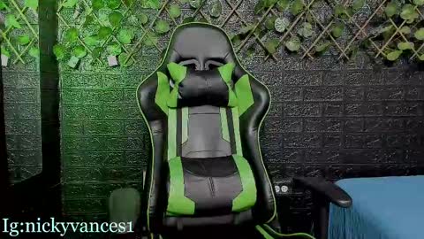 Snapshot of nicky_vance chatting on 10/13/25, 08:09 nicky online show from 10/13/25, 08:09