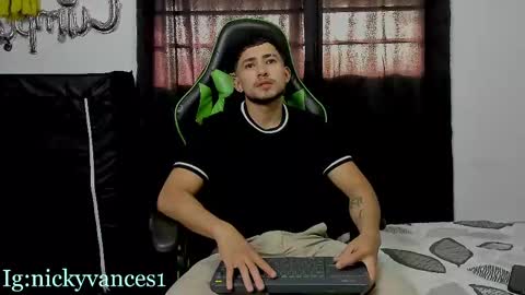 Snapshot of nicky_vance chatting on 11/06/25, 09:37 nicky online show from 11/06/25, 09:37