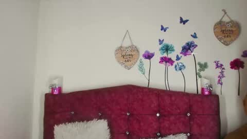 Snapshot of nickynoa chatting on 03/05/25, 01:42 Nicky online show from 03/05/25, 01:42