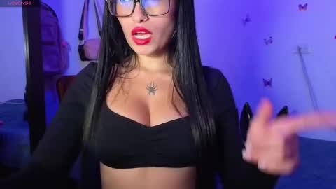 Nicolle online show from 11/30/25, 10:03