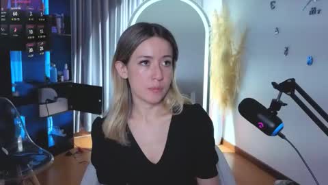 Nicky online show from 11/23/25, 09:47