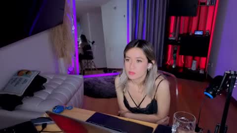 Snapshot of nickywindsor chatting on 06/11/26, 12:32 Nicky online show from 06/11/26, 12:32