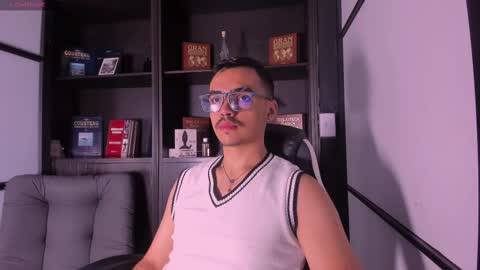 Snapshot of nicokingg_ chatting on 11/18/25, 01:33 Nico King online show from 11/18/25, 01:33