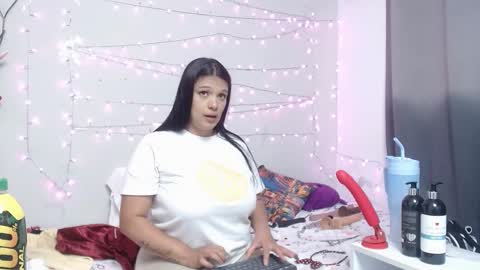 Snapshot of nicol_love0 chatting on 02/11/25, 08:31 Nicol online show from 02/11/25, 08:31