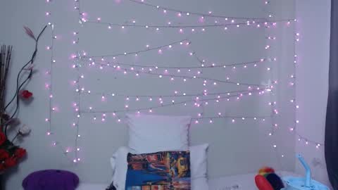 Snapshot of nicol_love0 chatting on 02/13/25, 06:05 Nicol online show from 02/13/25, 06:05