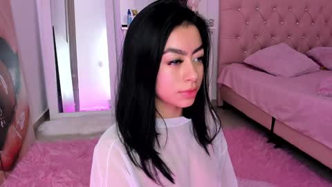 Snapshot of nicol_rosee chatting on 01/17/25, 01:25 SOFIA online show from 01/17/25, 01:25