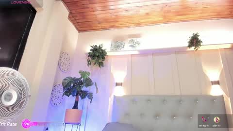 Snapshot of nicol_snow chatting on 12/21/24, 01:21 Your baby Nicol online show from 12/21/24, 01:21