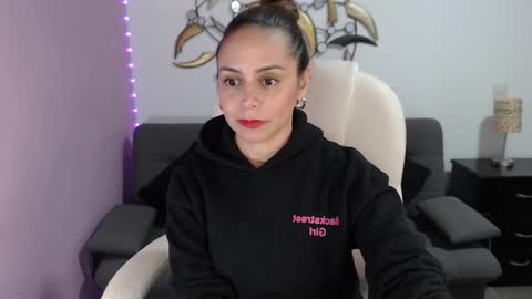 Snapshot of nicol_storm chatting on 02/16/25, 01:14 nicole Storm online show from 02/16/25, 01:14