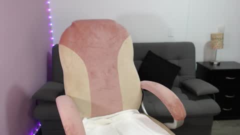 Snapshot of nicol_storm chatting on 11/05/25, 11:16 nicole Storm online show from 11/05/25, 11:16