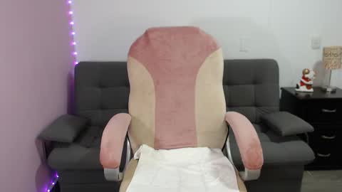 Snapshot of nicol_storm chatting on 11/23/25, 11:04 nicole Storm online show from 11/23/25, 11:04