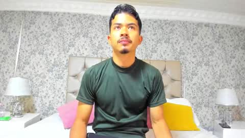 Snapshot of nicolaikarav chatting on 11/26/25, 10:05 Nicolai online show from 11/26/25, 10:05