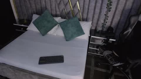 Snapshot of nicolaikarav chatting on 05/19/26, 12:00 Nicolai online show from 05/19/26, 12:00