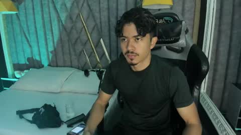 Snapshot of nicolaikarav chatting on 05/24/26, 12:32 Nicolai online show from 05/24/26, 12:32