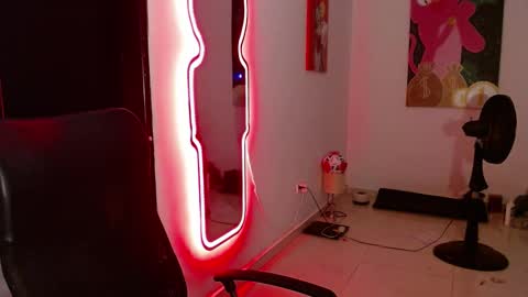 nicolas online show from 12/31/24, 03:23