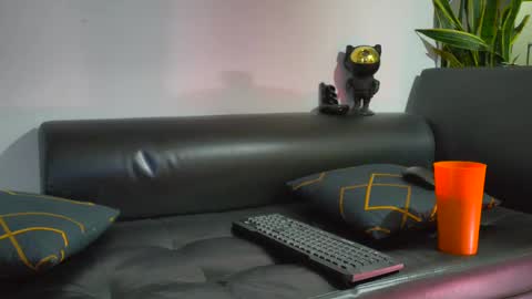 Nicolas online show from 11/08/25, 04:29