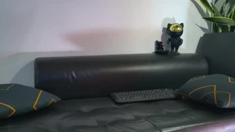 Nicolas online show from 11/18/25, 10:03