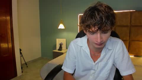 nicolasferrer18 online show from 11/10/25, 07:35