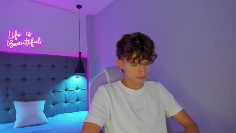 nicolasferrer18 online show from 11/24/25, 07:24