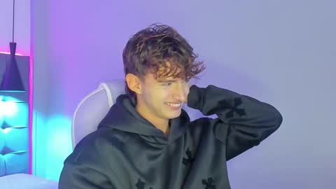 nicolasferrer18 online show from 12/05/25, 07:32