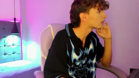 nicolasferrer18 online show from 12/14/25, 07:29