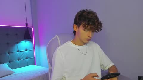 nicolasferrer18 online show from 12/17/25, 07:31