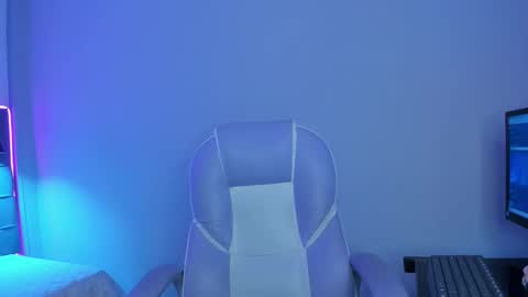 nicolasferrer18 online show from 12/18/25, 07:20