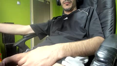 Snapshot of nicolasguy chatting on 04/11/26, 05:12 L. Nicolas online show from 04/11/26, 05:12