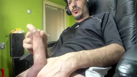Snapshot of nicolasguy chatting on 04/16/26, 06:25 L. Nicolas online show from 04/16/26, 06:25