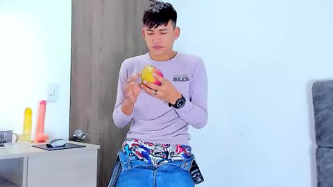 nicolastorres__ online show from 11/10/25, 07:40