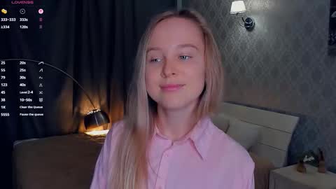 Snapshot of nicolavanderbie chatting on 11/11/25, 06:30 Nicoletta online show from 11/11/25, 06:30