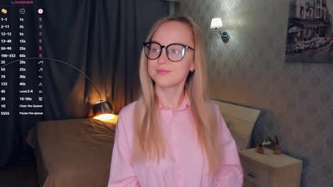 Snapshot of nicolavanderbie chatting on 11/12/25, 06:08 Nicoletta online show from 11/12/25, 06:08