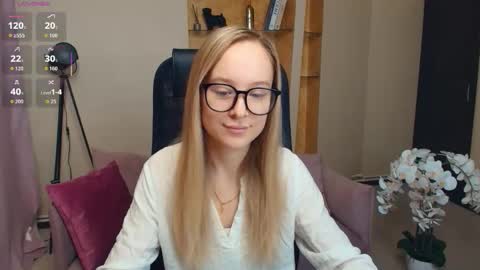 Snapshot of nicolavanderbie chatting on 11/28/25, 07:05 Nicoletta online show from 11/28/25, 07:05