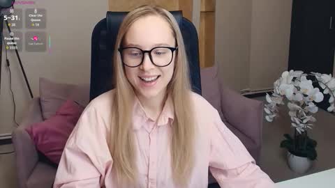 Snapshot of nicolavanderbie chatting on 11/30/25, 07:18 Nicoletta online show from 11/30/25, 07:18