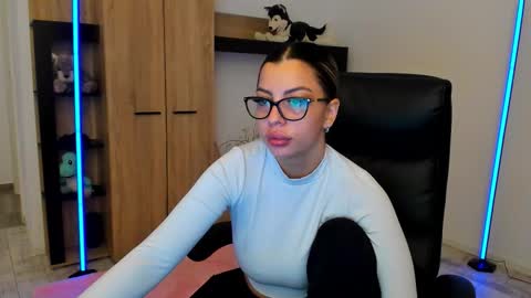 Snapshot of nicole___19 chatting on 01/15/26, 03:49 Nico online show from 01/15/26, 03:49