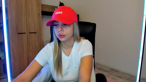 Snapshot of nicole___19 chatting on 02/05/26, 06:01 Nico online show from 02/05/26, 06:01