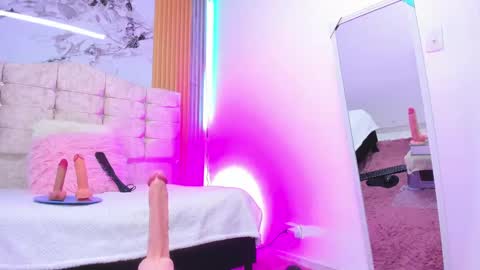 Nicole online show from 02/22/25, 09:26