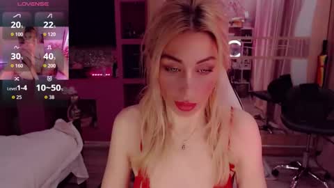 Snapshot of nicole_g0ld_ chatting on 11/02/25, 08:11 Nicole online show from 11/02/25, 08:11