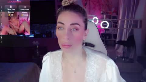 Snapshot of nicole_g0ld_ chatting on 12/21/25, 03:46 Nicole online show from 12/21/25, 03:46