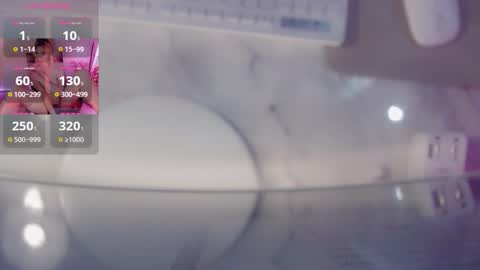 Snapshot of nicole_g0ld_ chatting on 12/21/25, 06:15 Nicole online show from 12/21/25, 06:15