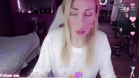 Snapshot of nicole_g0ld_ chatting on 01/14/26, 12:05 Nicole online show from 01/14/26, 12:05