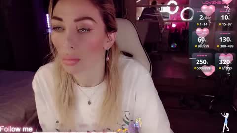 Snapshot of nicole_g0ld_ chatting on 01/16/26, 02:37 Nicole online show from 01/16/26, 02:37