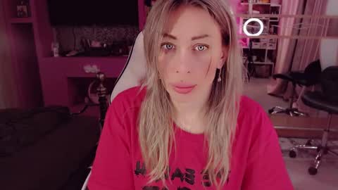 Snapshot of nicole_g0ld_ chatting on 03/01/26, 10:12 Nicole online show from 03/01/26, 10:12